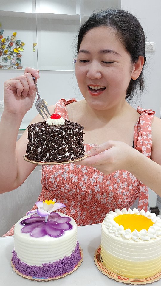 Instagram post by @prettytons for Red Ribbon Bakeshop. Caption reads: Petite cake, big feels! Because 15 years, GMV....