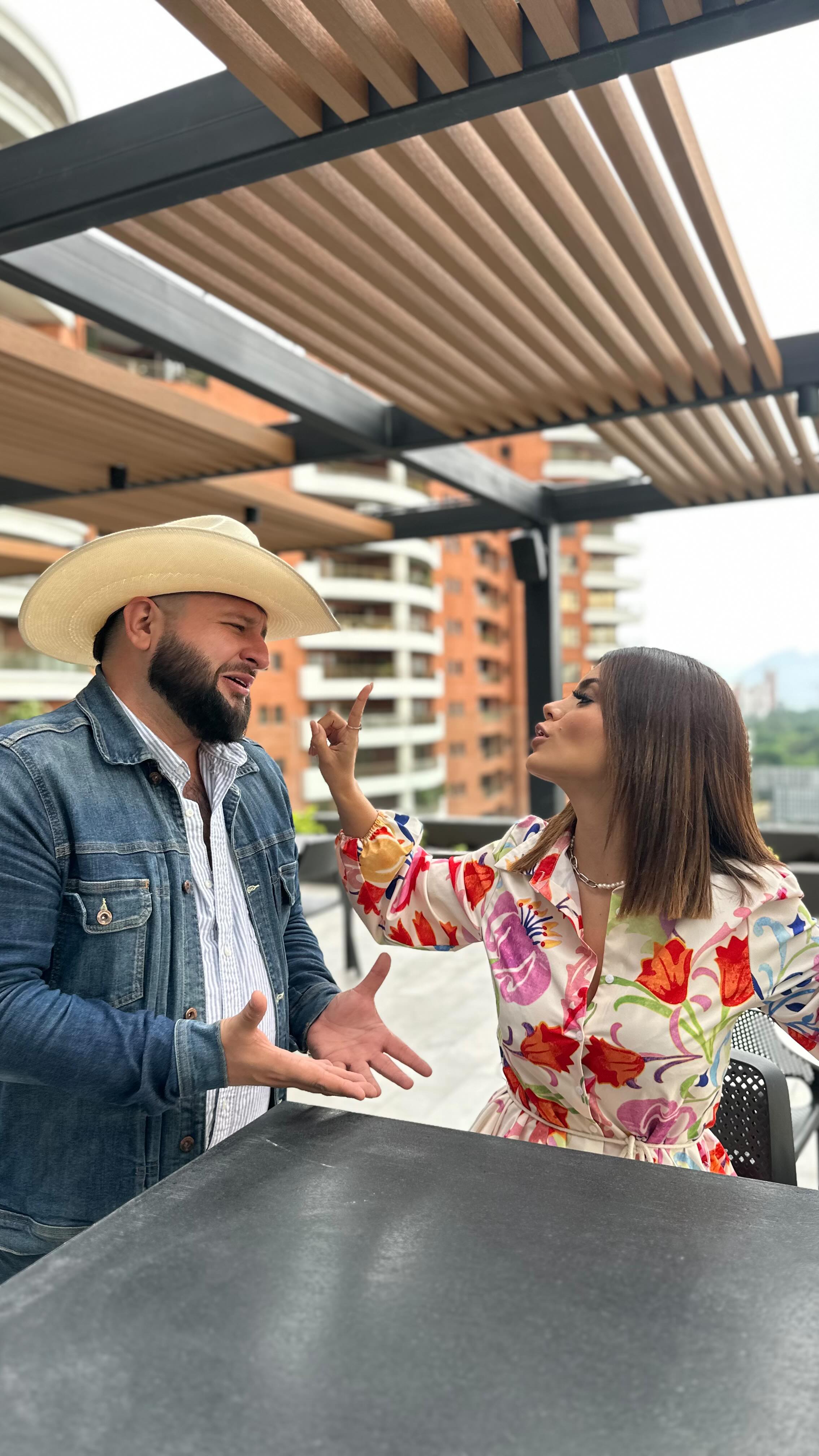 Instagram post by @sandy_mendezgt for Honor. Caption reads: Más TÓXICA imposible pero lo que no es imposible....