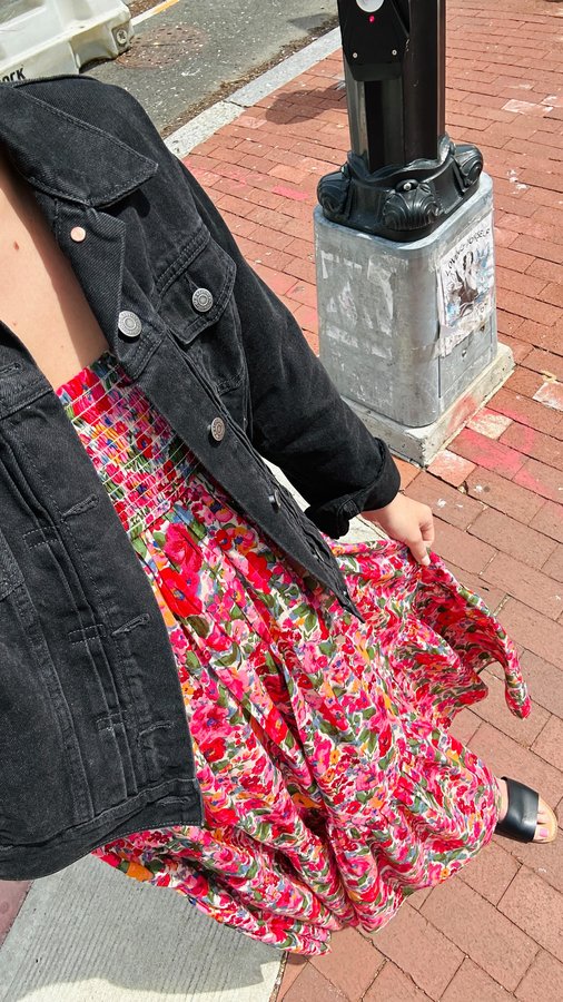 Instagram post by @thetrendysenorita for Natural Life. Caption reads: [...] striped sweatshirt, safe to say I’m a....