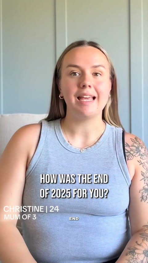 Instagram post by @christinephilippa for Little Bellies. Caption reads: Me: So easy, so relaxing!
Reality: crying, chaos,....