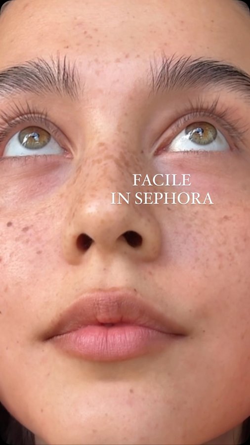 Instagram post by @asaliayusupova for Facile Skin. Caption reads: [...] everyday, lightweight moisturizer!....