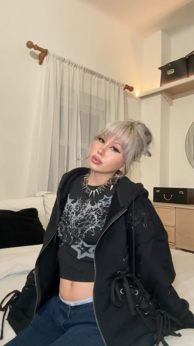 Instagram post by @melislie for Minga London. Caption reads: Obsessed @mingalondon 🎀

-
#girlproblems....