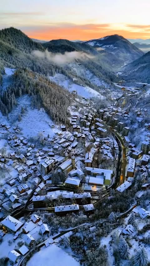 Instagram post by @the.scottishguy for Holafly. Caption reads: My work takes me wherever the project is. One week....