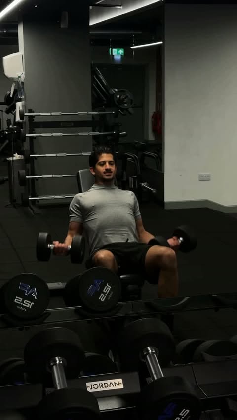 Instagram post by @najibasma for Primark. Caption reads: Gym kit IS the daily routine @primark Form 👕 Ad....