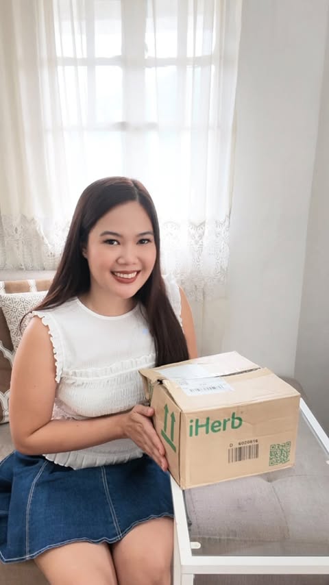 Instagram post by @samisleta for iHerb. Caption reads: Celebrating 30 years of @iherb_sea 🎉✨ Time to....