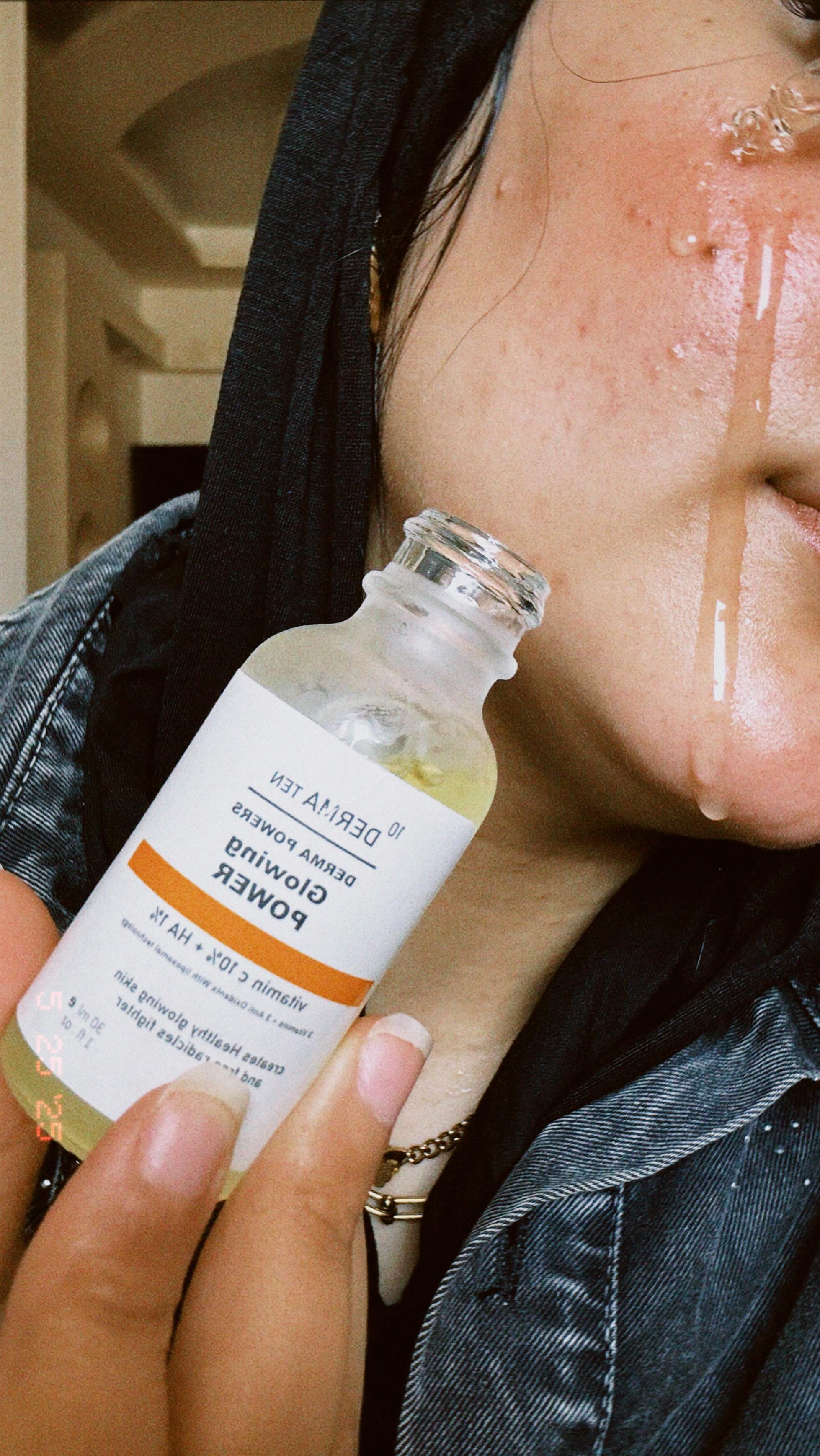 Instagram post by @mennasanyoura for DERMA•E. Caption reads: حرفيا دا أجمد vitamin C serum هتجربووه فحياتكم....