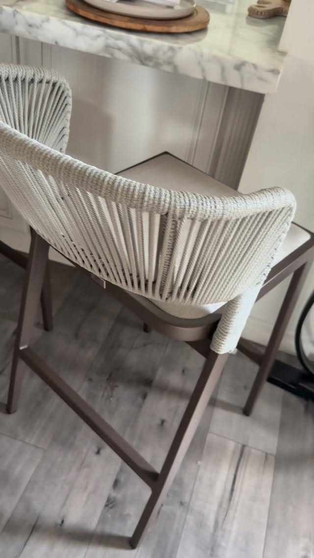 Instagram post by @elegantdecorbysandra_ for PURPLE LEAF. Caption reads: [...] cozy, and effortless. 🤍🪑
These Purple Leaf....