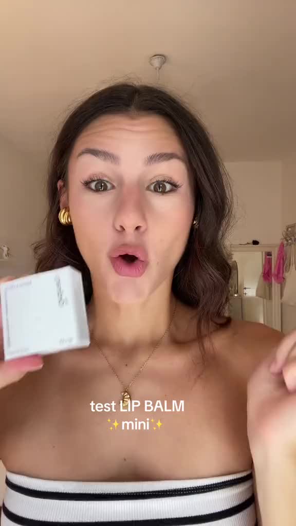 TikTok post by @sara__parise for DECIEM. Caption reads: [...] #theordinary #deciem #outfit @The Ordinary....