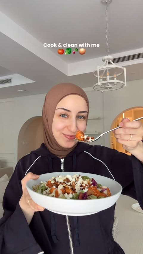 Instagram post by @jasminefares for Vileda. Caption reads: [...] plus a little clean up session with the help....