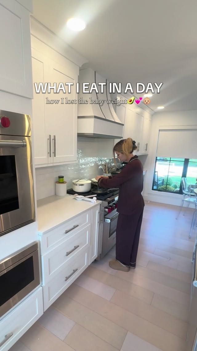 Instagram post by @lifewithmercedes for Hum Nutrition. Caption reads: ✨How I Lost all the Pregnancy Weight🤰🏼 ✨
Here’s....