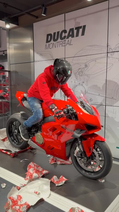 Instagram post by @ducati_montreal_groupemi for Ducati. Caption reads: I’m a size Panigale V4! In case you need gift....