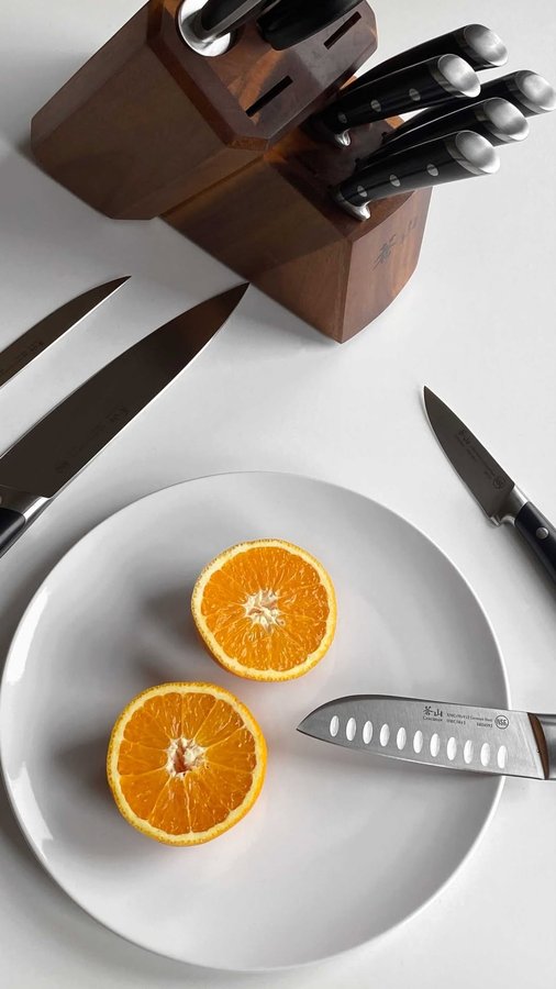 Instagram post by @vivianwong_ for Cangshan Cutlery. Caption reads: [...] all the stunning knives from the....