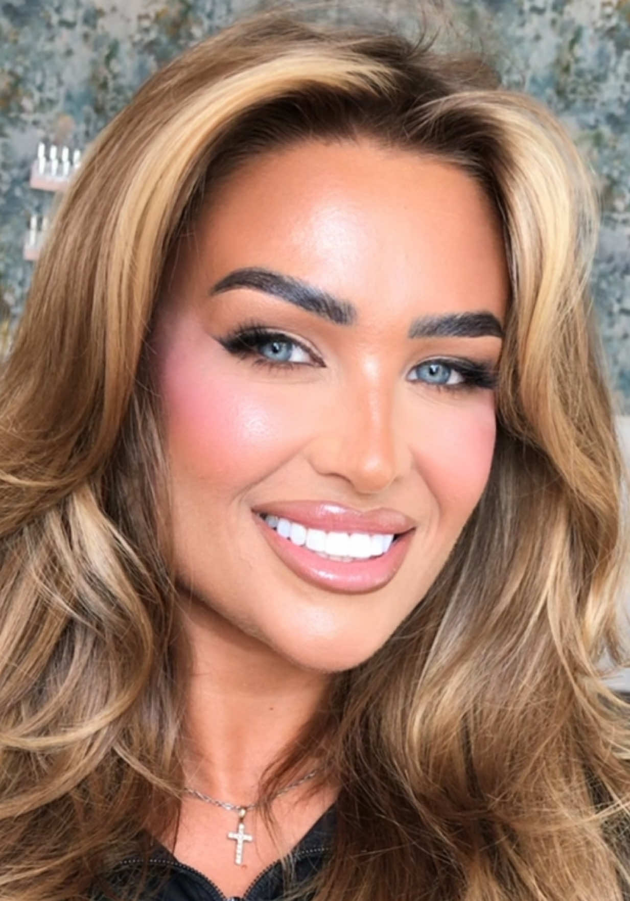 TikTok post by @byrobynanderson for MAKEUP BY MARIO. Caption reads: [...] 💗 Products: @PLOUISE base @Makeup By Mario....