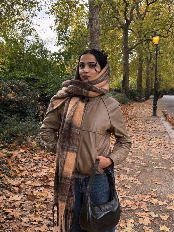 Instagram post by @lmaoavni for Jonak. Caption reads: my bf is getting better at taking piccies be....