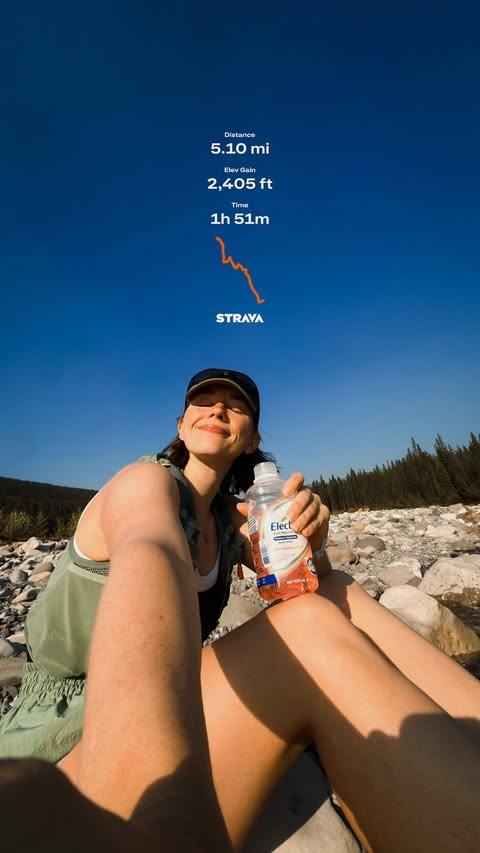 Instagram post by @momolittle.fit for Electrolit. Caption reads: [...] trail run deserves a great recovery.....