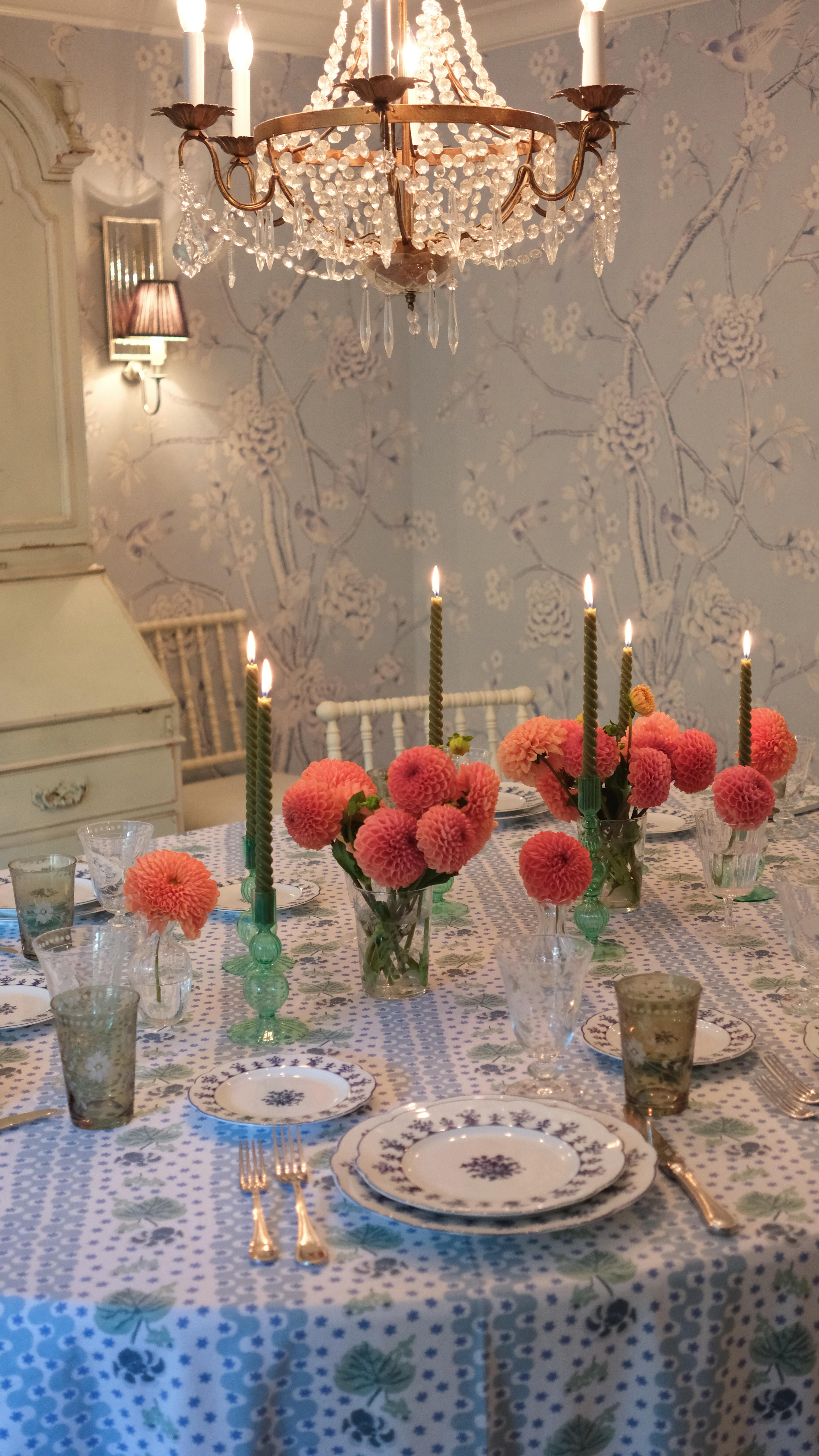 Instagram post by @samanthavarvel for Serena & Lily. Caption reads: Setting the table for Cookbook Club this month! We....