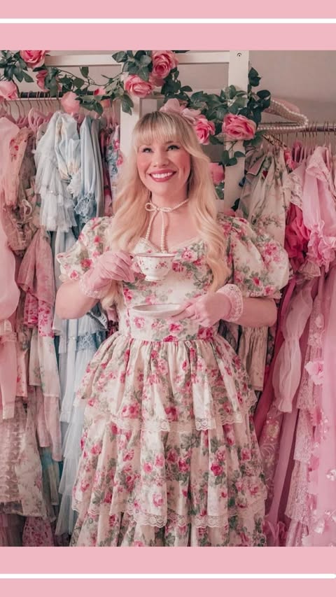 Instagram post by @lizzieinlace for JessaKae. Caption reads: [...] featuring Regency style dresses from....