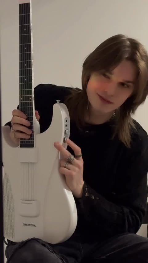 Instagram post by @leonsash for Aeroband. Caption reads: [...] - Locked Out Of Heaven | Guitar Cover....