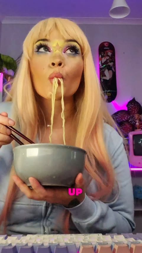 Instagram post by @cashmeretart for Indomie Seleraku. Caption reads: GRWM to procrastinate packing for....