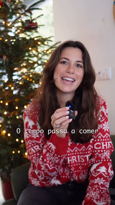 Instagram post by @margarida.dgsantos for Continente. Caption reads: [...] a comer 😌 🍽️🎄#parceria @continente.