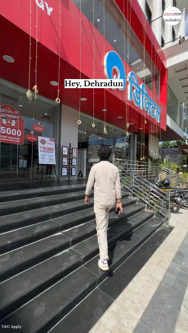 Instagram post by @dehradoongram for Reliance Digital. Caption reads: Dehradun walo, tech upgrade ka muhurat aagaya hai....
