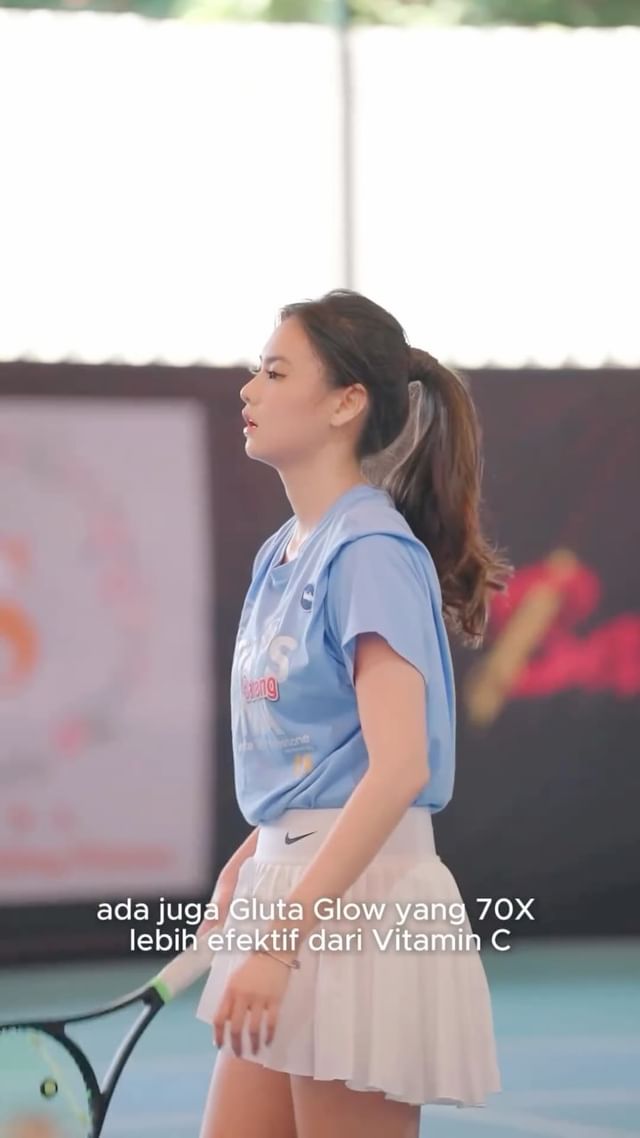 Instagram post by @gegeelisa94 for Vaseline Indonesia. Caption reads: Senangg bangettt Akhirnyaaa aku bisa balik lagi ke....