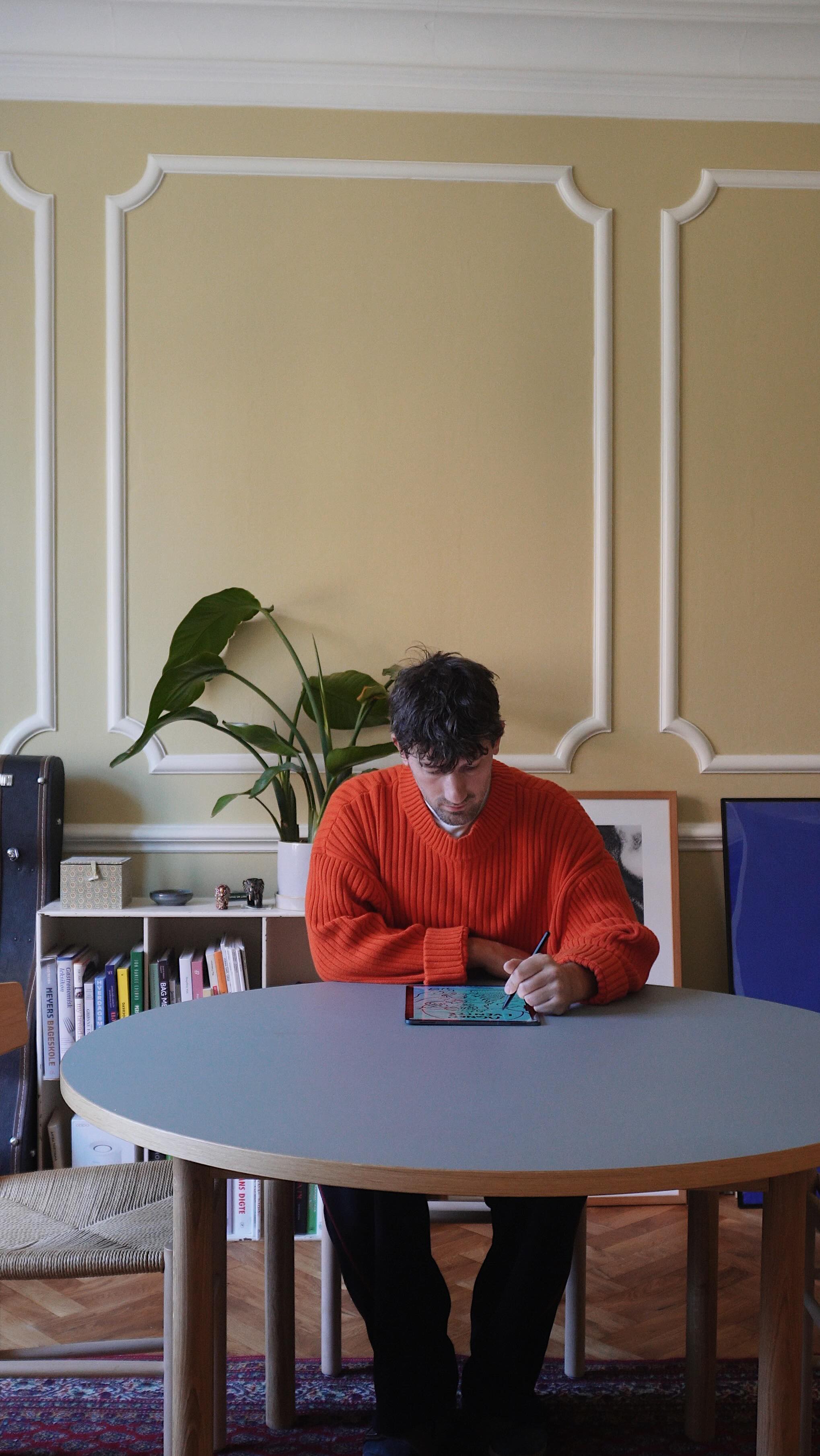 Instagram post by @yornas for Samsung Sverige. Caption reads: Annonce @samsungnordics | Jeg vil lave en bog til....