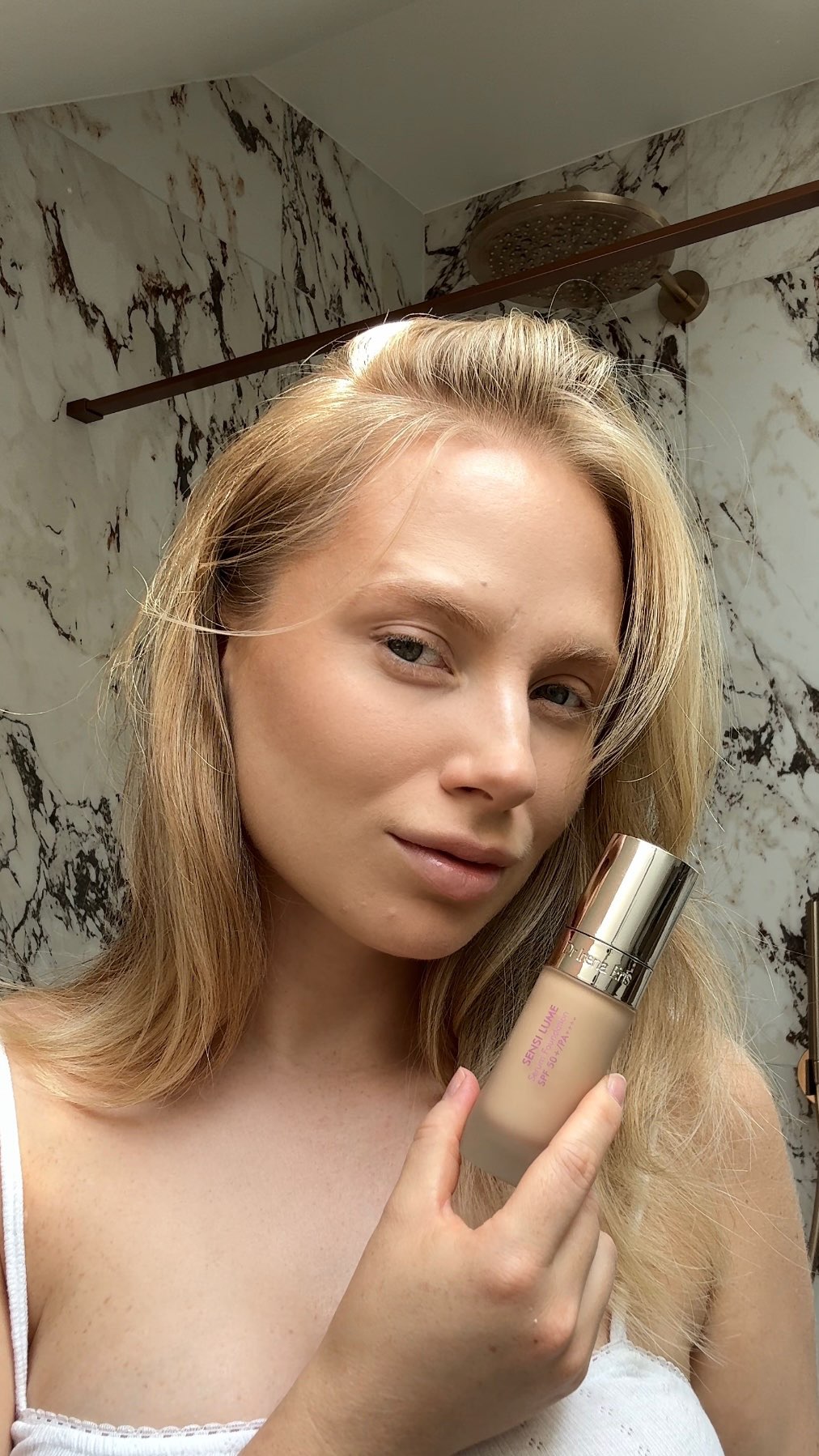 Instagram post by @guell.a for Dr Irena Eris. Caption reads: No mascara makeup - yes or no?

Podkład Sensi Lume....