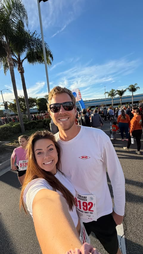 Instagram post by @_anniesneed for Electrolit. Caption reads: My #1 marathon training secret weapon is....