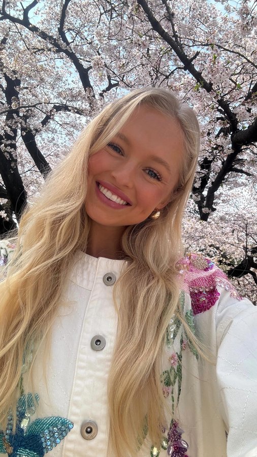 Instagram post by @juliamellort for Patbo. Caption reads: cherry blossoms in tokyo, a dream @patbo 🌸🩷.