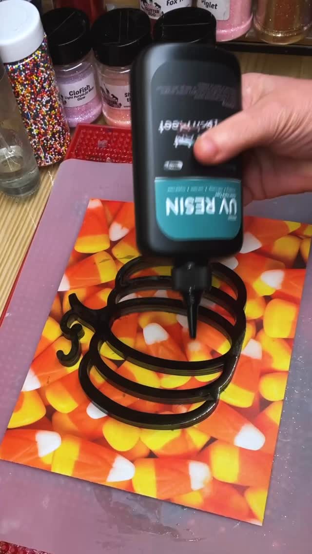 Instagram post by @magically_resin for Resiners. Caption reads: [...] so here for it, it’s FALL Y’ALL 🥳🥳🥳....