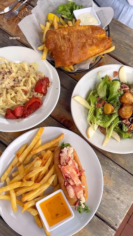 Instagram post by @thehungryytraveler for Visit Maine. Caption reads: [...] 3-day itinerary for Maine! 🦞🫐✨ #ad....