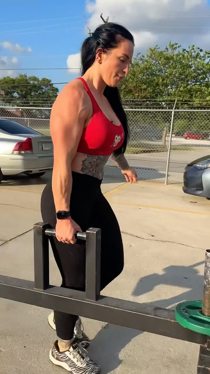 Instagram post by @krispy_kremez for BSN. Caption reads: WHY EVERYBODY NEEDS SUITCASE CARRIES 🧳

✅....