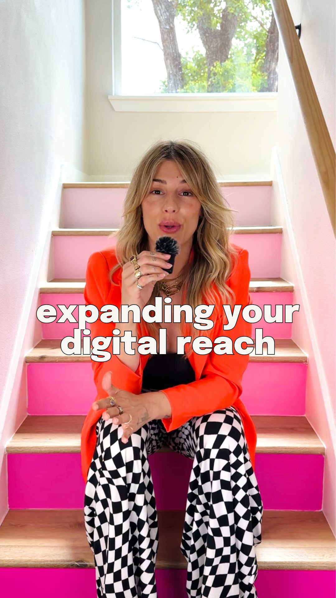 Instagram post by @jera.bean for Flodesk. Caption reads: [...] Comment EMAIL for a free trial of Flodesk....