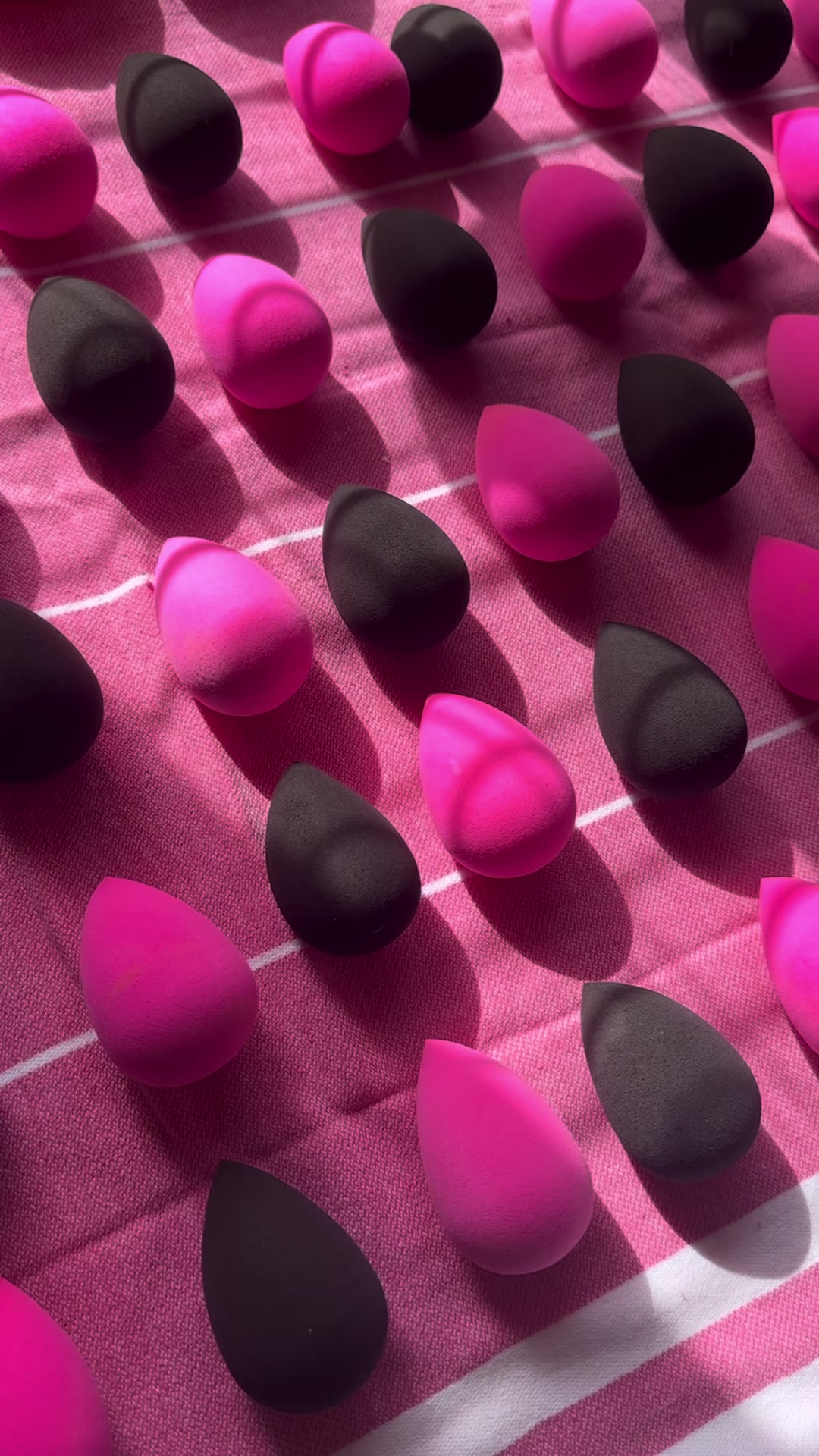 TikTok post by @bilintinamakeup for Beautyblender. Caption reads: AD | 🧼It's time to clean my Beautyblenders! I use....