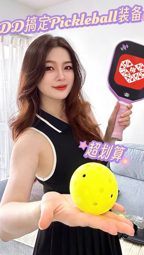 Instagram post by @jessiehanz for Pinduoduo. Caption reads: Pickleball约起来🇸🇬看我开箱PDD超美球拍‼️ . #pdd #SG拼多多包邮....