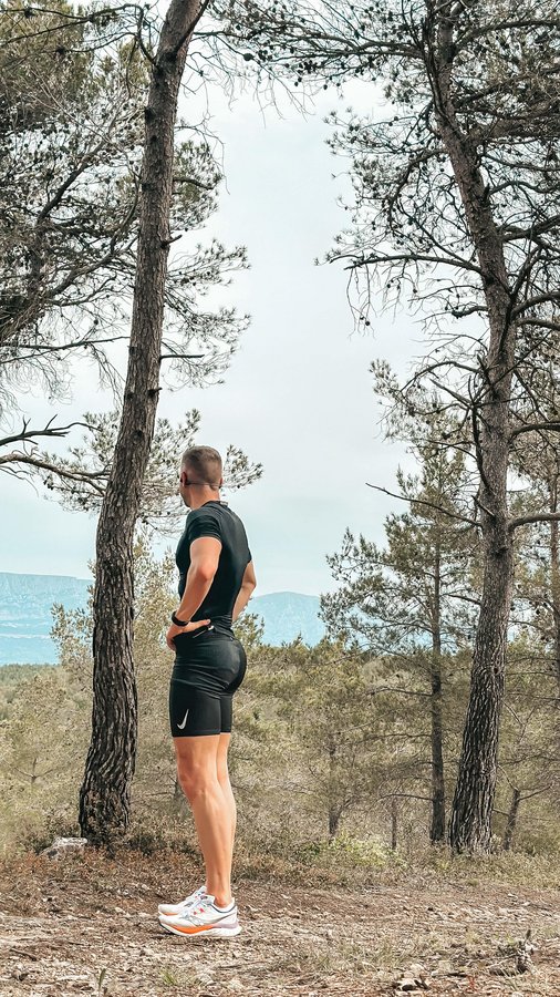 Instagram post by @coacharnaud_ for WalkingPad. Caption reads: [...] et que mon tapis et mon vélo....