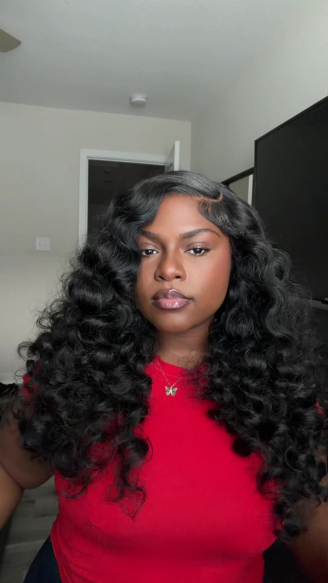TikTok post by @aleshacarryne for Outre. Caption reads: Outre TruCurve 8 @outre got it in the color 1B....