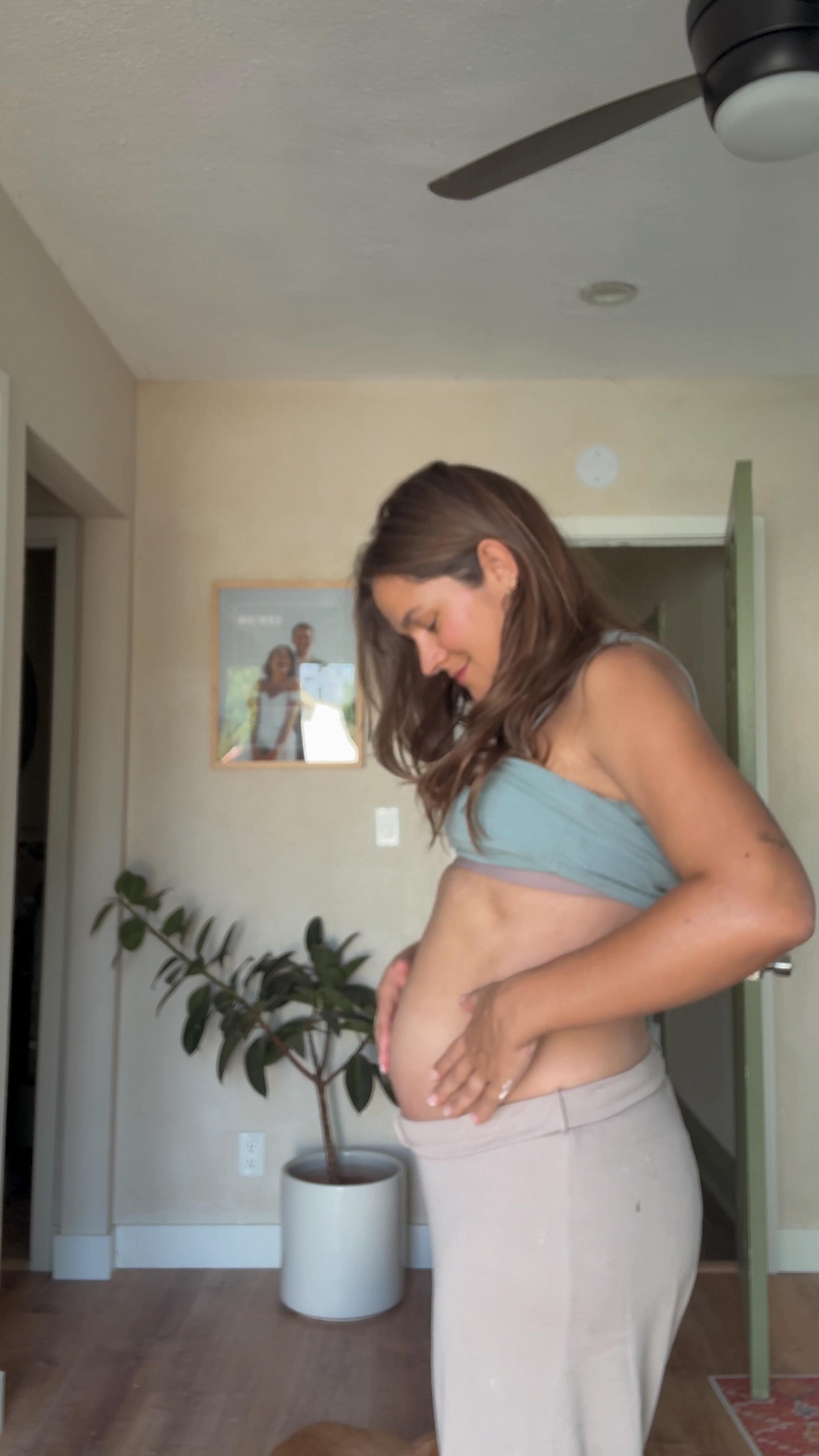 Instagram post by @relauren for The Body Shop. Caption reads: Second trimester tips: 

✨ meditation to prepare....