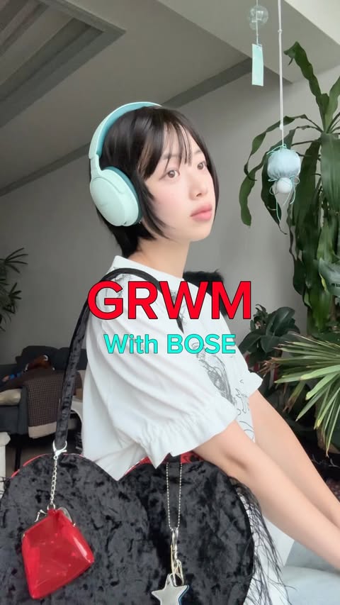 Instagram post by @eembrun for Bose. Caption reads: BOSE와 함께한 여름 🩵🎧 이번에 BOSE QC 헤드폰 2세대 Dewdrop....