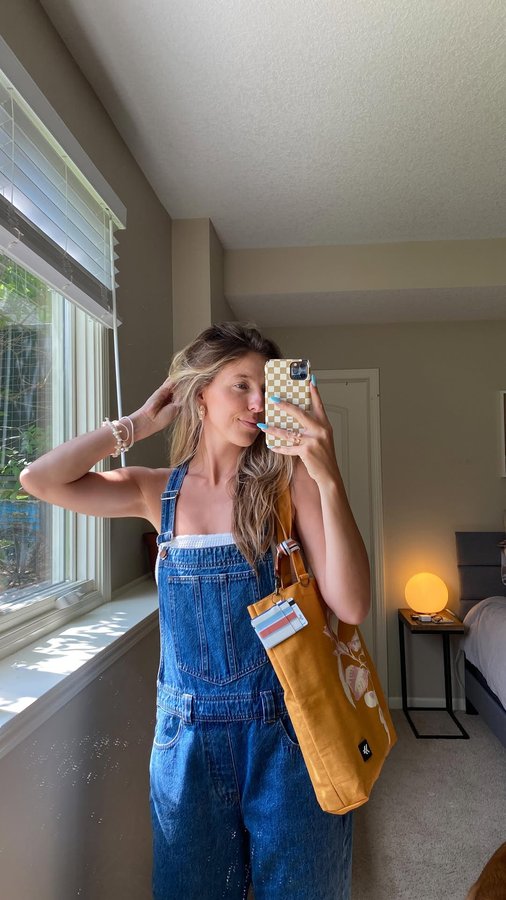 Instagram post by @aubriecrivaro for Thread Wallets. Caption reads: We made it to Iowa☁️ cutest summer tote is from....