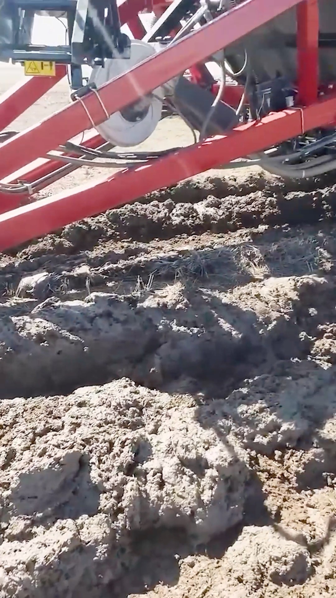 Instagram post by @welkerfarmsinc for Yankum. Caption reads: No such thing as “too stuck.” 😎
#YankumRopes....