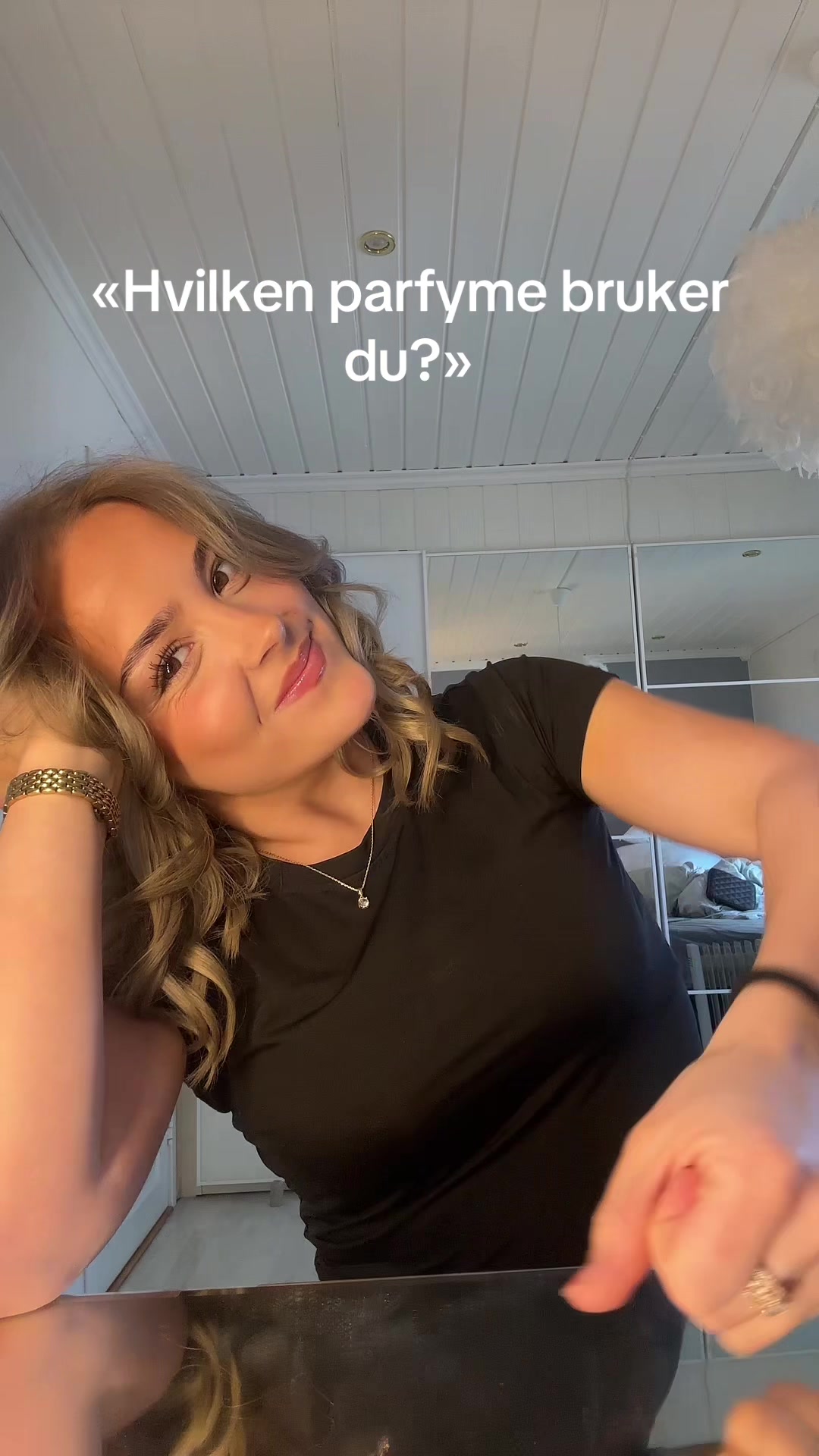 TikTok post by @aminavalentina3 for ESSNCE. Caption reads: [...] #parfymetips #parfume @ESSNCE.