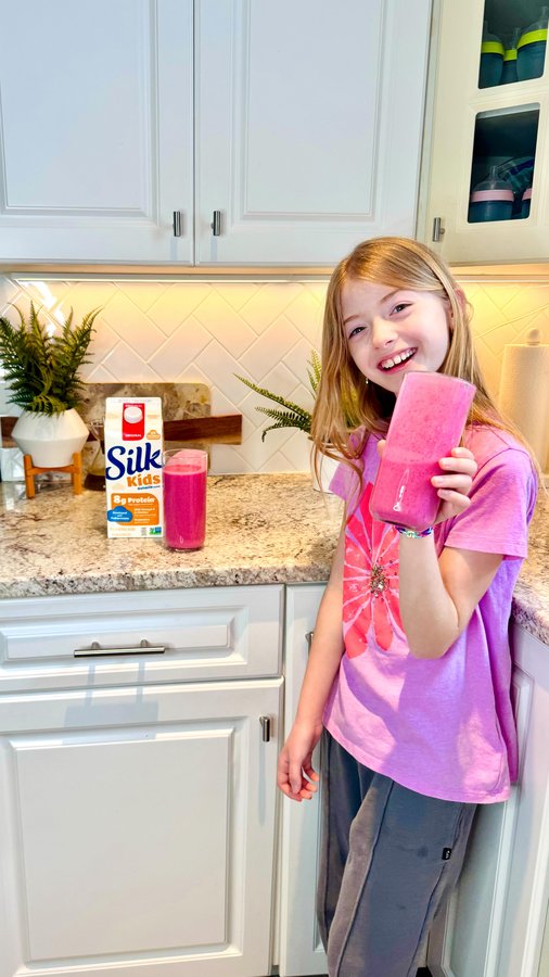 Instagram post by @kellytowart for Silk. Caption reads: #AD What chores do your kids do? I wish I could....