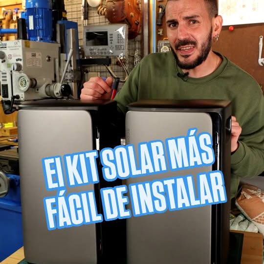 Instagram post by @rochakrg for EcoFlow. Caption reads: El kit solar más fácil de instalar
.
#publi....
