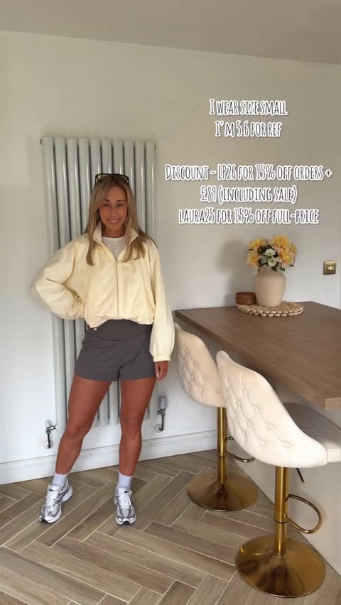 Instagram post by @lauraslooks__ for Halara. Caption reads: [...] laura25 for 15% off full-price items....