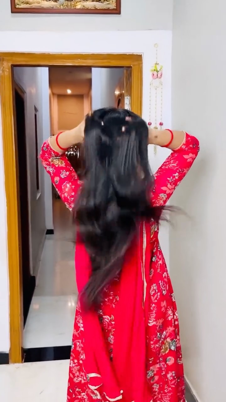 Instagram post by @pratiksha_jaiswal_98 for OZiva. Caption reads: Comm down for auto reply.