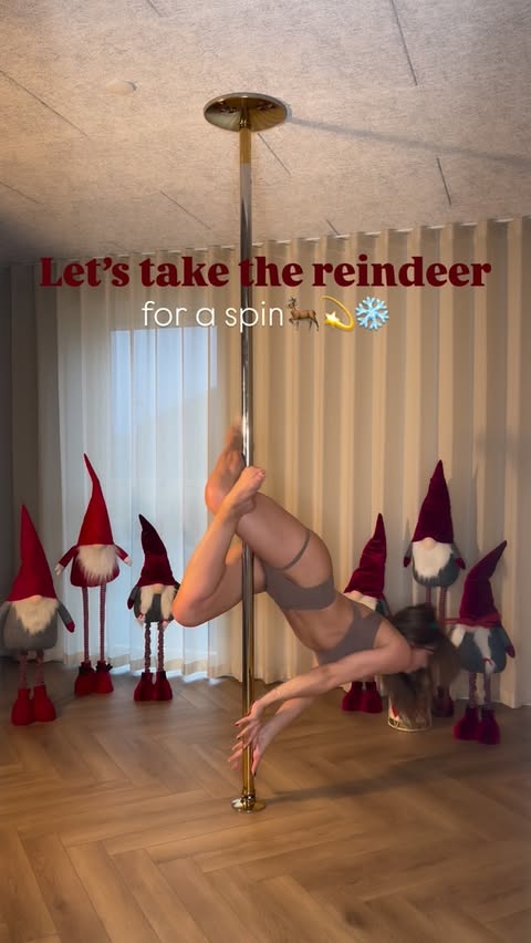 Instagram post by @_annehl.poledance for Lunalae. Caption reads: ❄️DAY 1 OF #candypole25 ❄️

Trick: Reindeer - the....