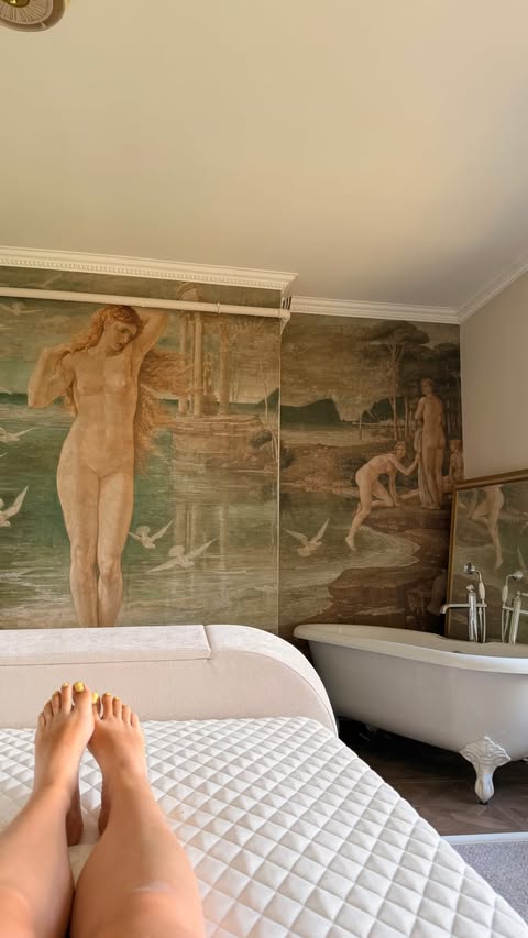 Instagram post by @1820georgianfarm for Simba Sleep. Caption reads: [...] #BedroomInspo #InteriorInspiration....