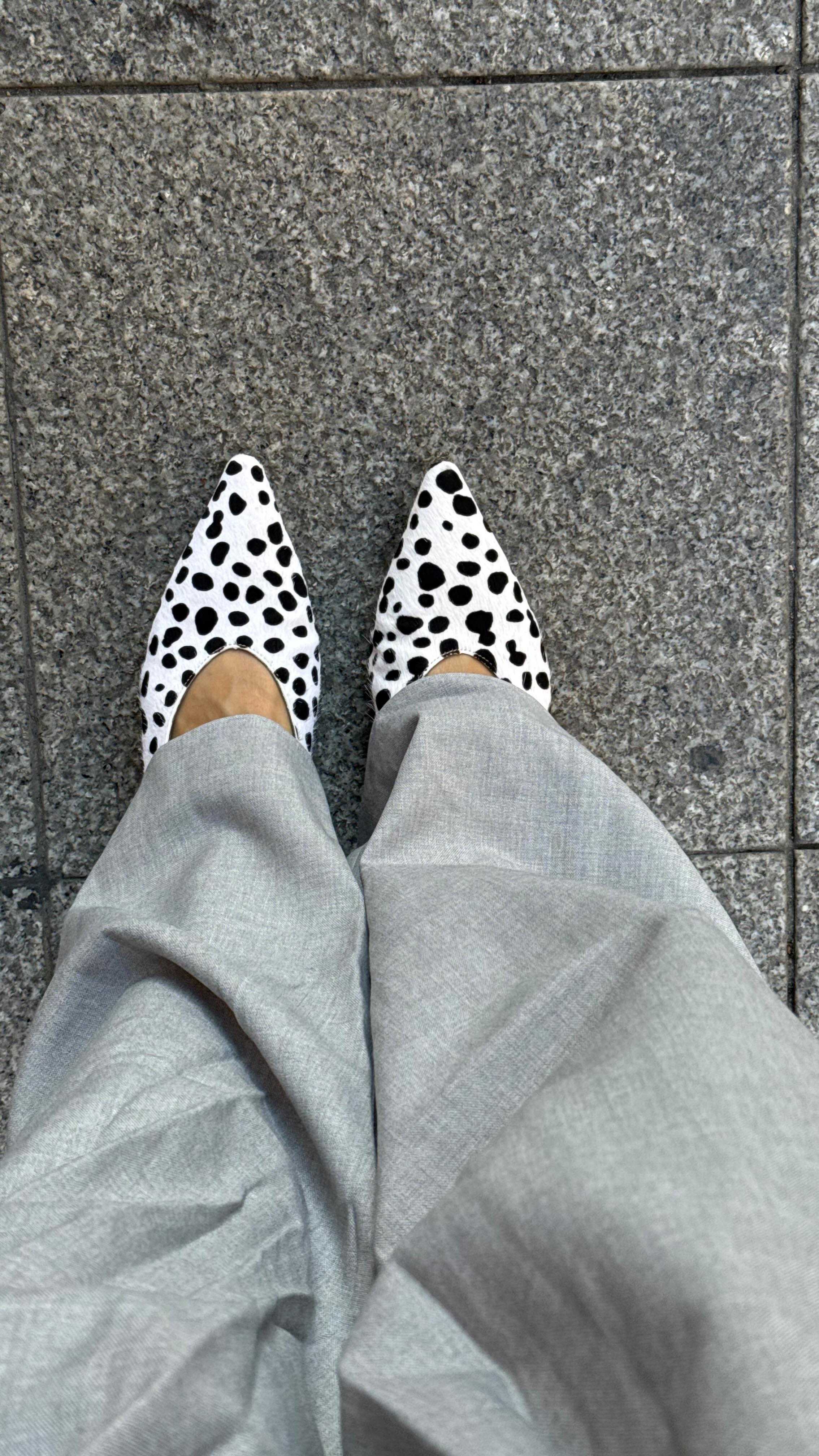 Instagram post by @estersonrisas for Stella McCartney. Caption reads: Outfit too good for only seeing the desk and a....